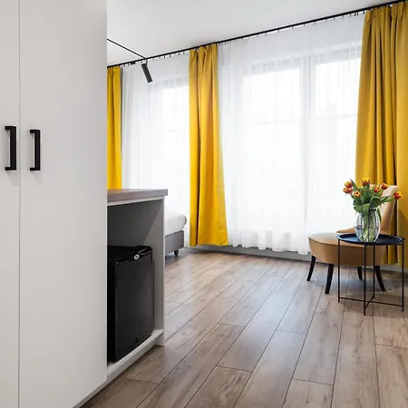 Househost Apartment: Miodowa 42/8b Street شقة *