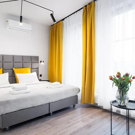 Апартаменты Househost Apartment: Miodowa 42/8b Street