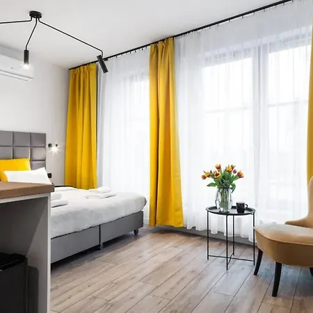 Househost Apartment: Miodowa 42/8b Street Lägenhet